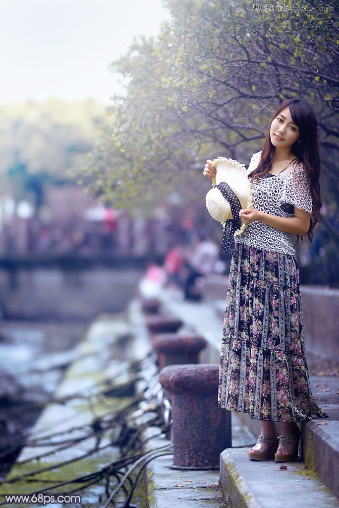 PS調(diào)出河道邊女孩唯美紫色藝術(shù)效果