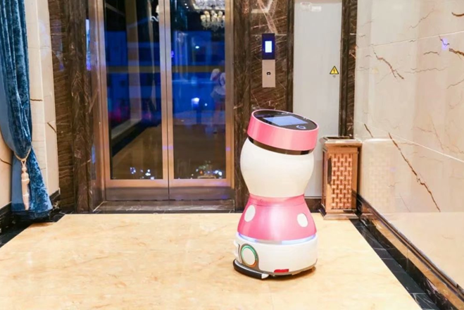 擎朗機器人助力傳統KTV數字化轉型升級