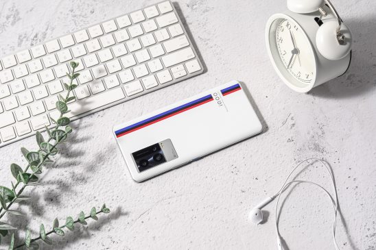 iQOO 8 Pro首發(fā)大面積超聲波指紋解鎖，速度更快，濕手也可一鍵解鎖