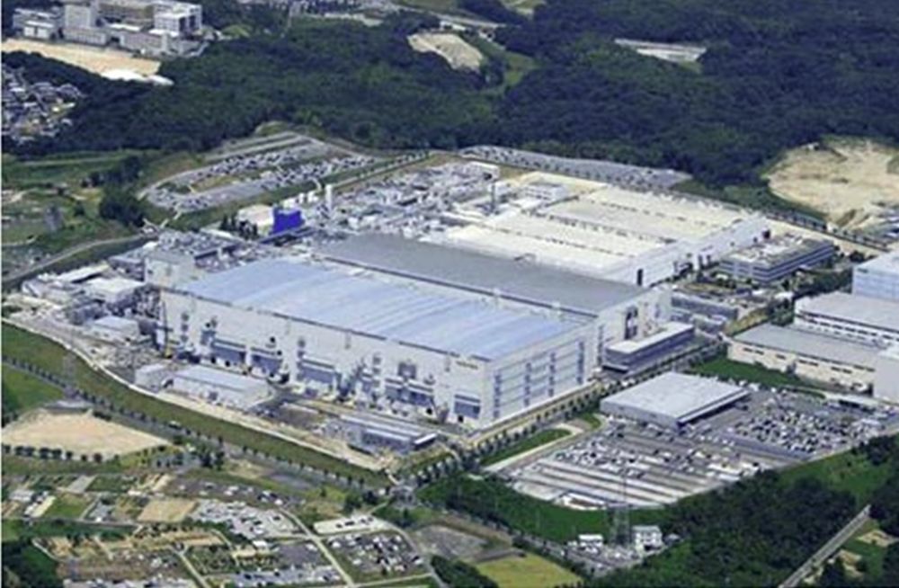 SSD固態(tài)硬盤怎么選？SSD緩?fù)馑俣葴p半使用有什么影響？