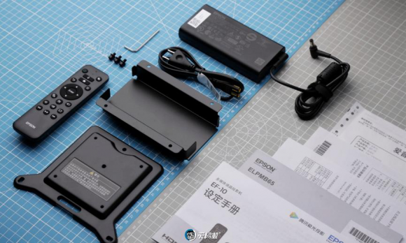4千元檔小鋼炮，愛普生EF-10激光投影機體驗評測