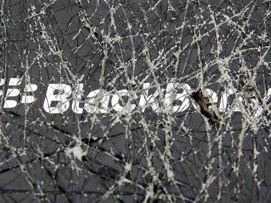 非競爭妥協之路：黑莓關閉手機業務誰之過？