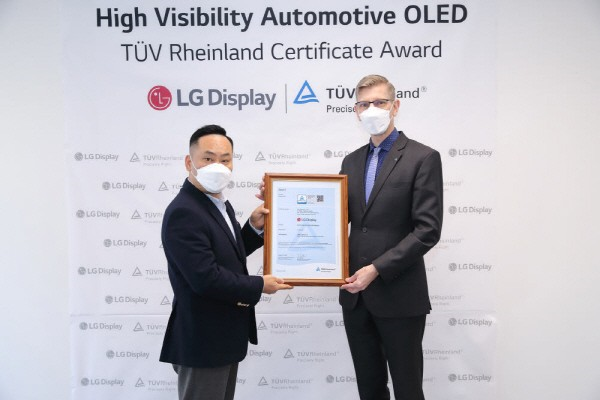 LG 顯示車用 OLED 獲德國萊茵 TÜV 認證：零下 40 度也能保持同樣的圖像質量
