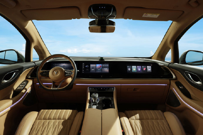 嵐圖夢想家確認 4 月 7 日上市：搭載一體式三聯屏，號稱“全球首款大型豪華電動 MPV”