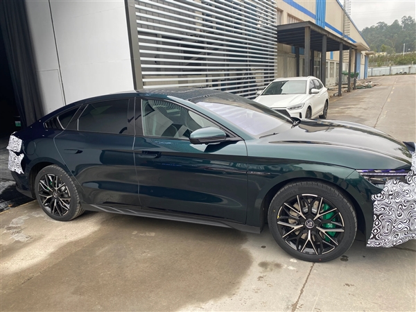 車如其名！比亞迪新車型漢EV千山翠限量版實(shí)拍