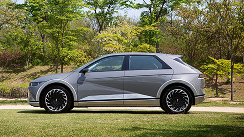 Rivian CEO 稱電動汽車電池將嚴重短缺，比芯片短缺更嚴重