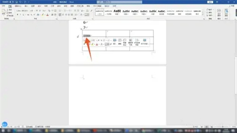 word表格有一大段空白拉不上去 word表格跨頁斷開怎么連上